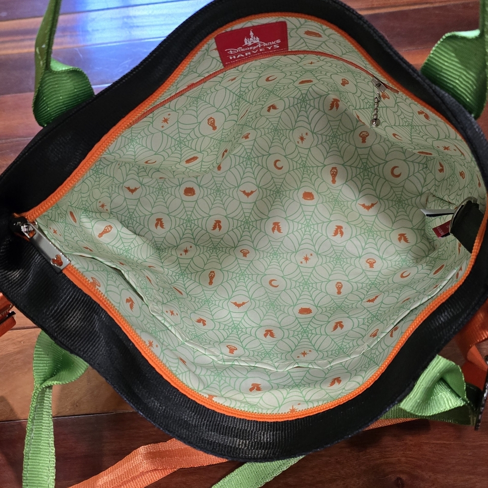 NWOTs Harveys Disney Parks 2024 Halloween Party Exclusive Hocus Pocus Tote Bag - Picture 4 of 4